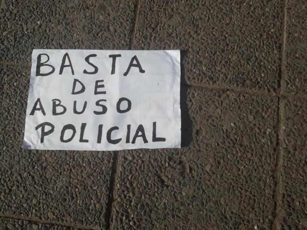 Un policía humilló y agredió a un adolescente en San Luis
