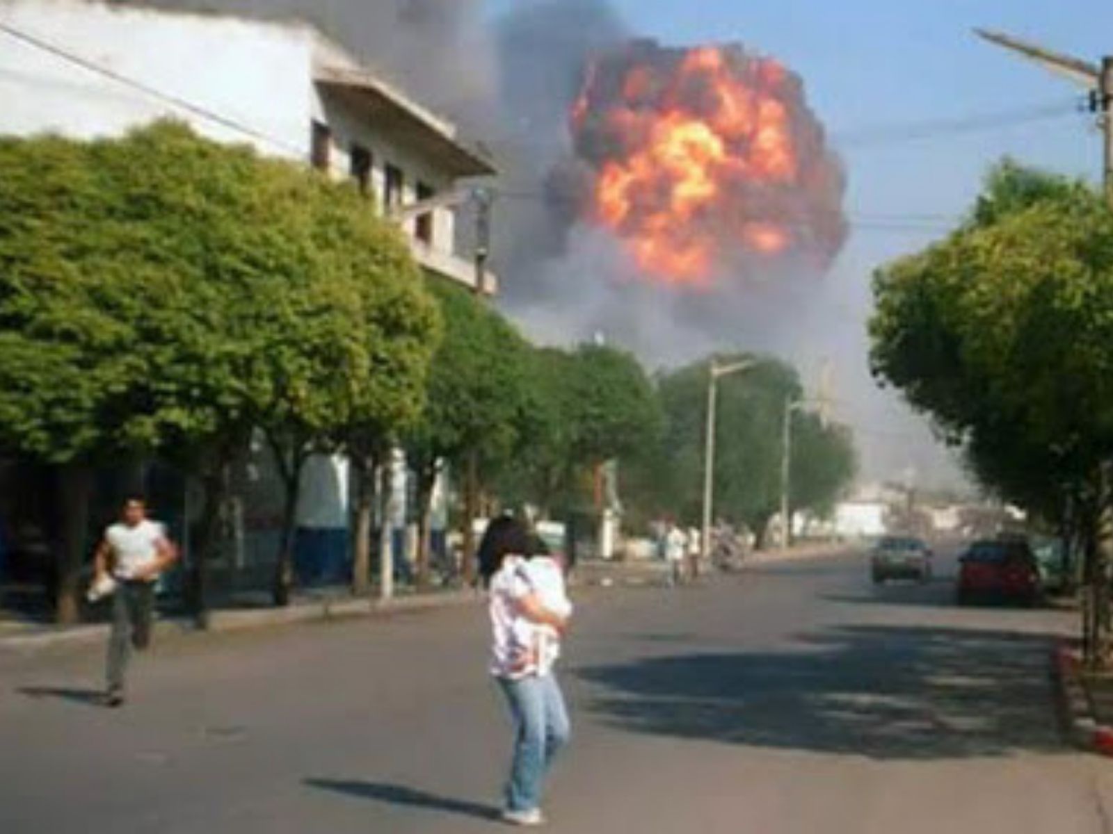 Resultado de imagen para explosiones de la Fábrica Militar de Río Tercero en 1995