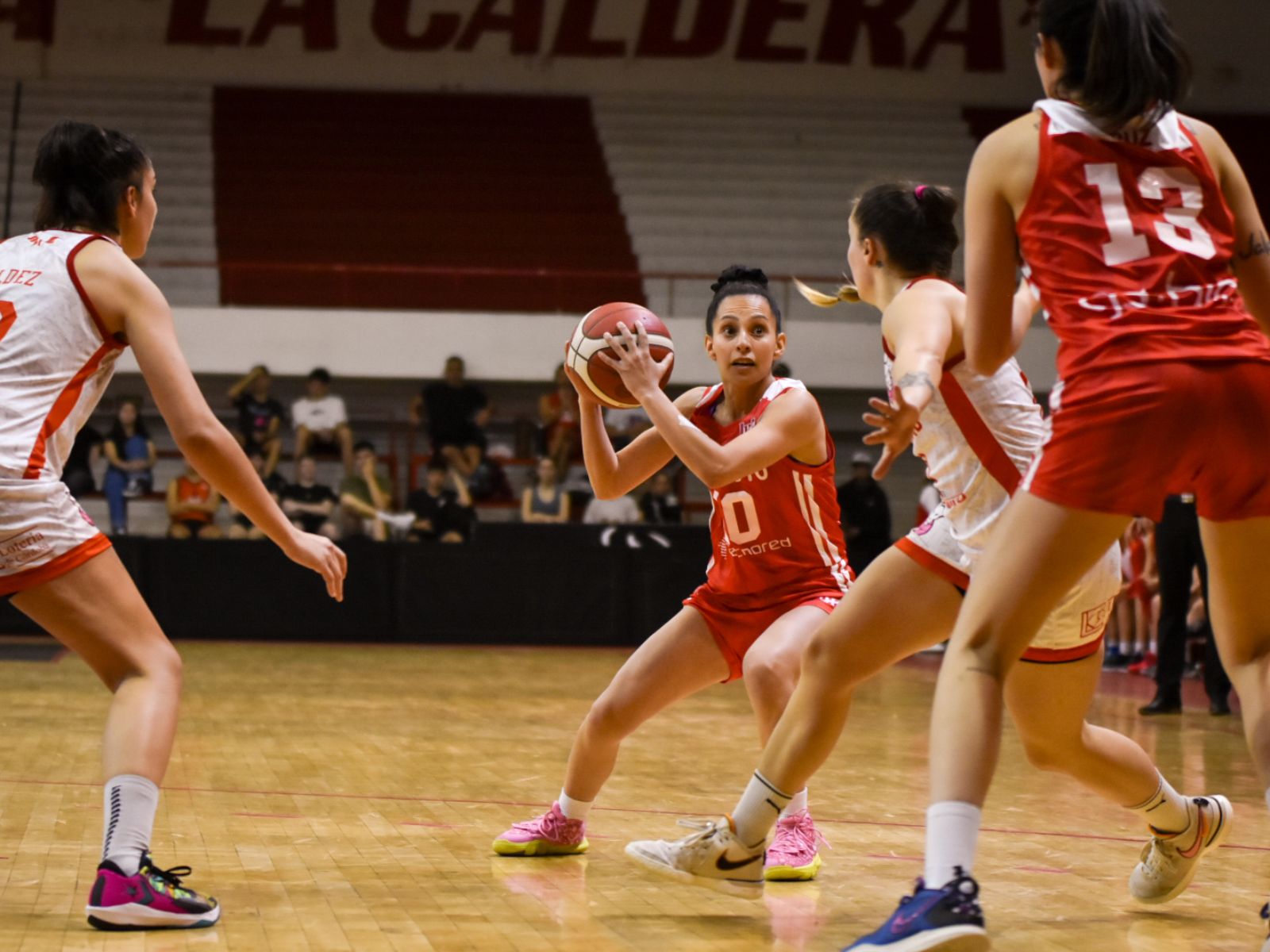 Liga Nacional Femenina de Básquet Ameghino venció a Instituto y se