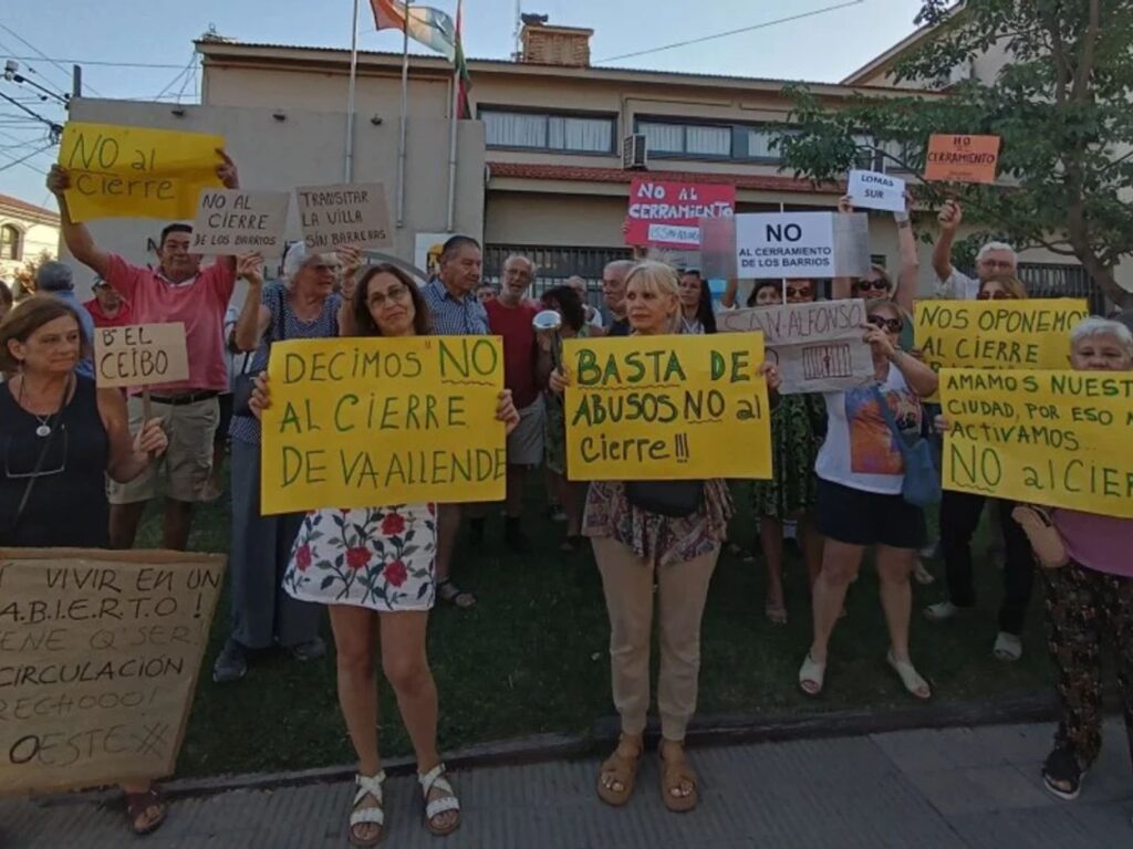 en villa allende los vecinos protestan contra el cerramiento