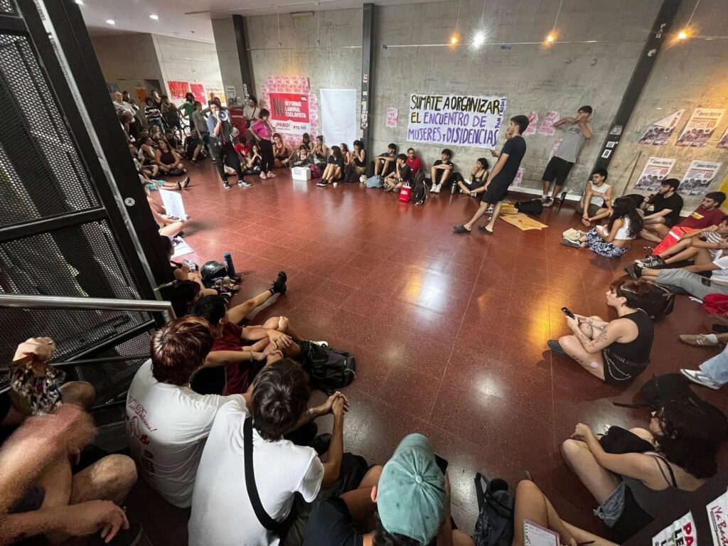 estudiantes de la unc resuelven toma y movilización contra la reforma laboral