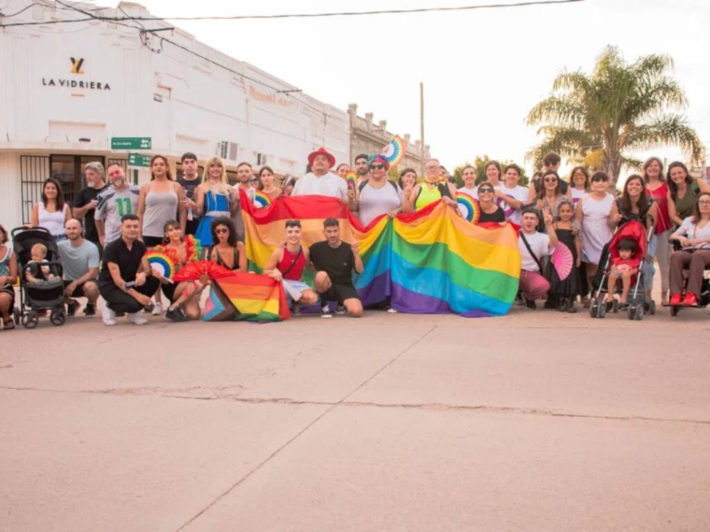 se celebra la 5ta marcha del orgullo en la carlota, ciudad del interior de Córdoba
